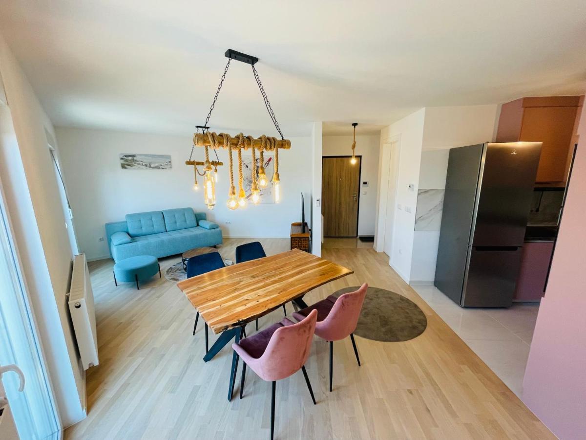 7 Apartment *